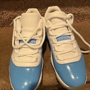 Preowned baby blue Jordan low top Concords beautiful with an add of style. Size9